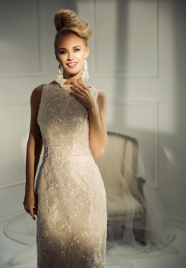 Bir çift güzel sarışın Bayan