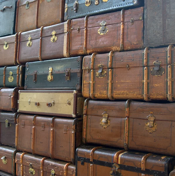 Conceptual picture of the wal of suitcases — Stock Photo, Image