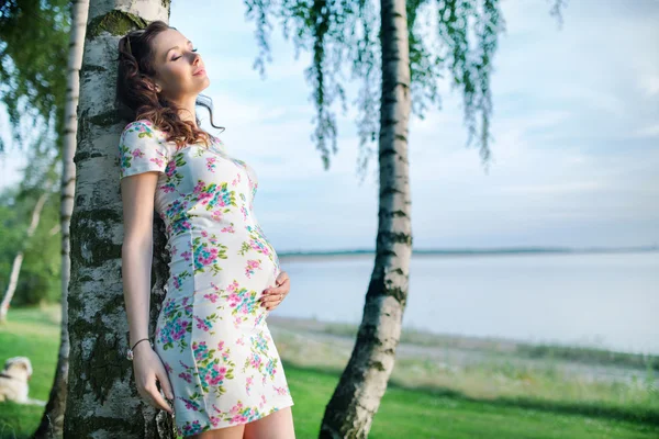 Mujer embarazada. — Foto de Stock