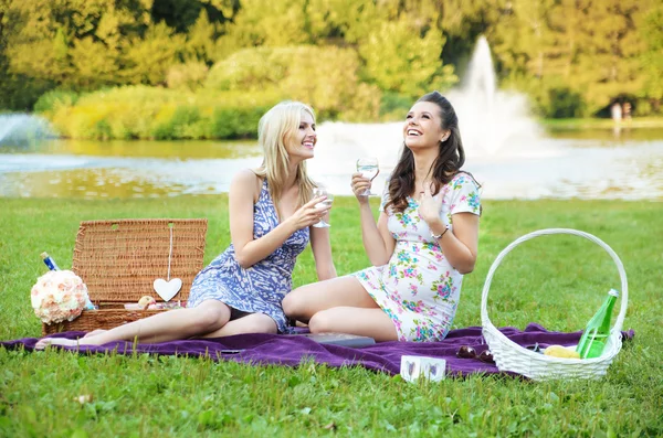 Agréable après-midi dans le parc — Photo