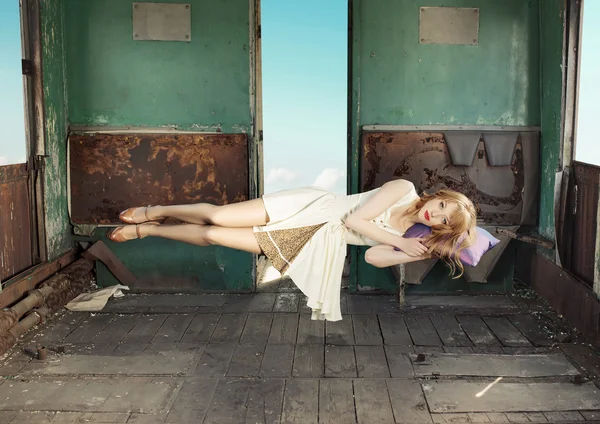 Portrait of the levitating woman — Stock Photo, Image