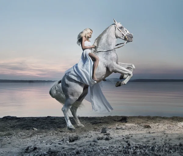 Amazing portrait of blond woman on the horse — Stock Photo, Image