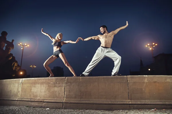 Two athletes practising in the night — Stock Photo, Image
