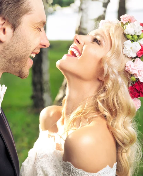 Retrato de la pareja recién casada — Foto de Stock