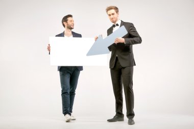 Reklam satış yakışıklı ve neşeli çocuklar