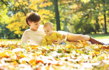 Çekici anne Bebek Bakımı