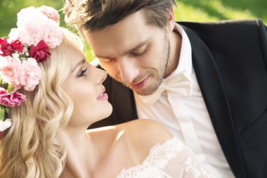 Yakışıklı damat ile narin gelin