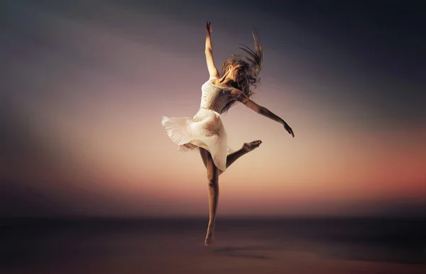 Retrato de humor romántico de la bailarina saltadora — Foto de Stock