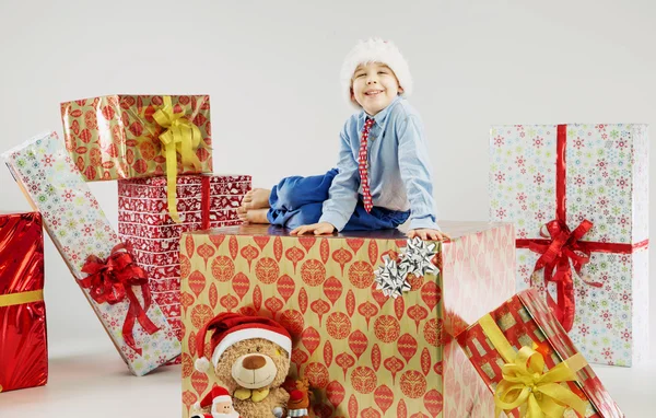 Menino bonito no clima de Natal — Fotografia de Stock