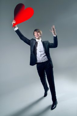 Sevgi dolu yakışıklı bir adam portresi