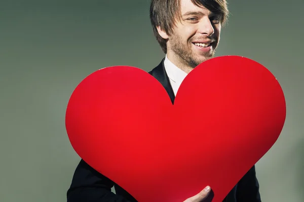 Portrait rapproché du petit ami d'une Saint-Valentin — Photo