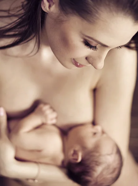 Young beautiful mom hugging her newborn child — Stock Photo, Image