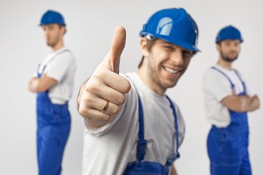 Üç iyimser emplyees portresi