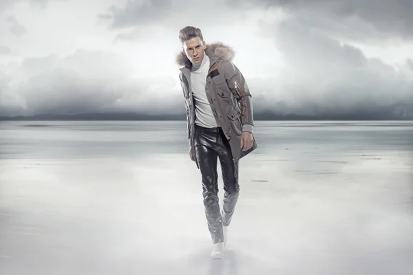 Elegant man walking on the frozen lake — Stock Photo, Image