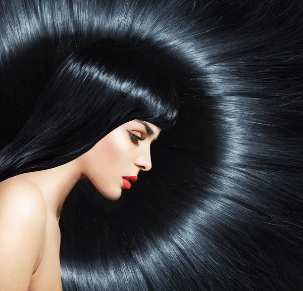 ファッショナブルな髪型を持つ女性の肖像画 — ストック写真