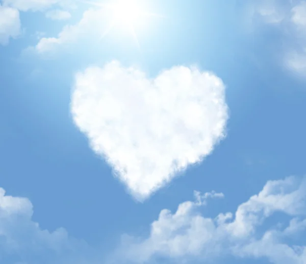 Nuvem em uma forma de um coração — Fotografia de Stock