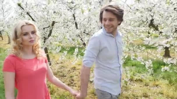 Cheerful couple enjoying leisure time in the orchard — Stock Video