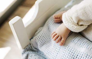 Yeni doğan bebek şirin küçük ayak