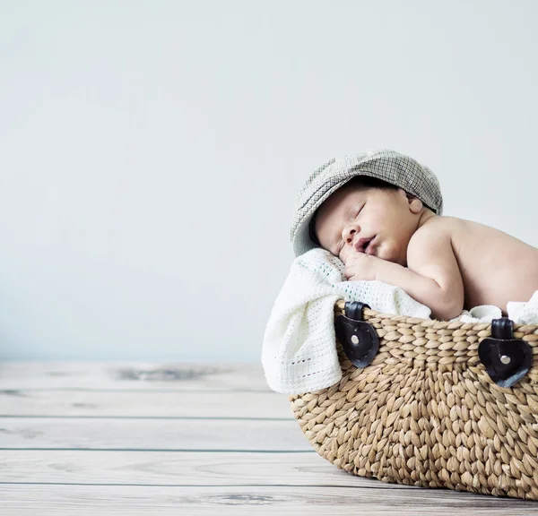 Cute tot sleeping in a basket — Stock Photo, Image