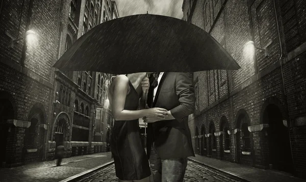 Young couple hugging in the rain — Stock Photo, Image