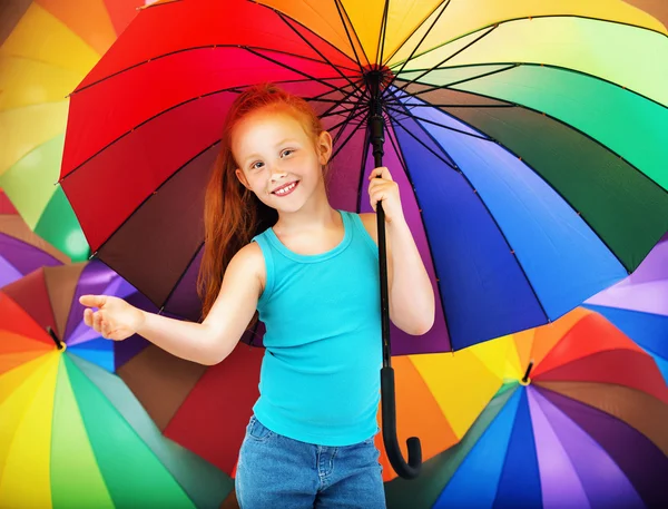 Portret van een roodharige meisje met een paraplu — Stockfoto