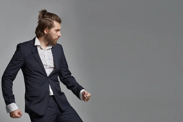 Homme élégant avec costume barbe — Photo