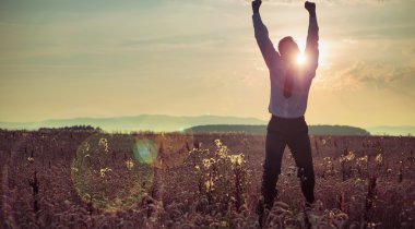 Yakışıklı işadamı kadar gökyüzü atlama