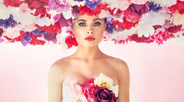 Pretty young woman wearing colorful chaplet — Stock Photo, Image