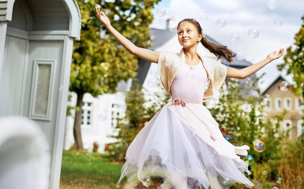 Pretty ballet dancer among the soap bubbles — Stock Photo, Image