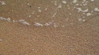 Deniz sörf sahilde (el atış yakın çekim)