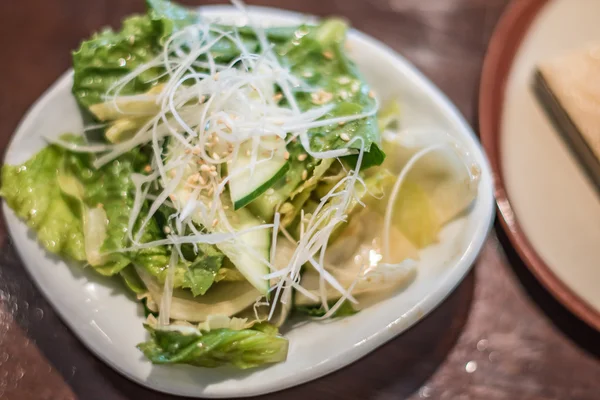 Salada em estilo japonês — Fotografia de Stock