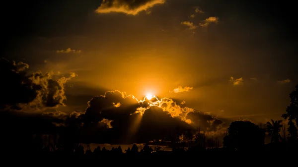 Güzel güneş ray günbatımı zaman — Stok fotoğraf