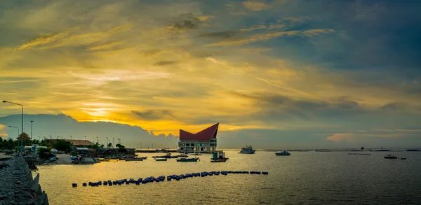 Panorama vista de Koh Loy Jetty com céu por do sol — Fotografia de Stock