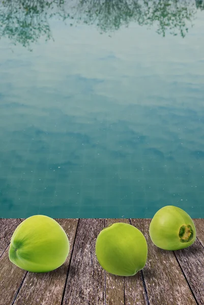 Frutta di cocco a piscina — Foto Stock