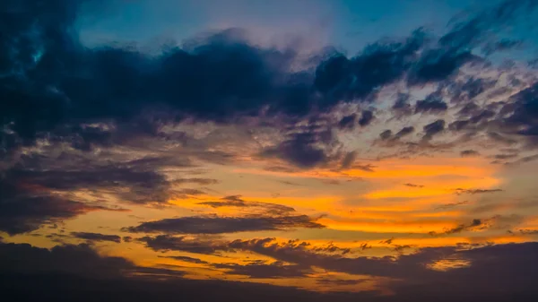 Solnedgangens himmelbakgrunn – stockfoto