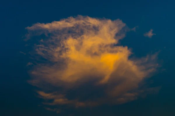 Абстрактное облако заката с солнечным светом — стоковое фото