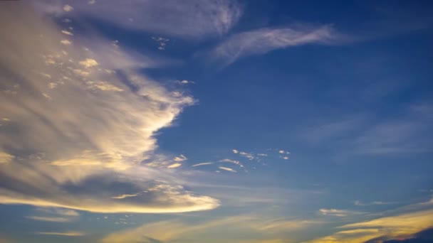 4K Time lapse de nuages avec ciel bleu — Video