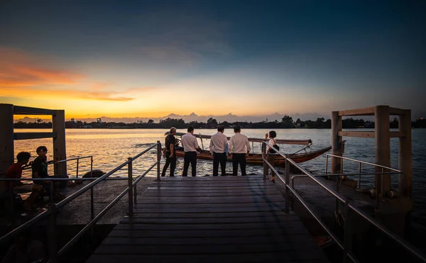 Bankok Thailand Nov Mensen Wachten Veerboot Bij Bangna Nai Pier — Stockfoto
