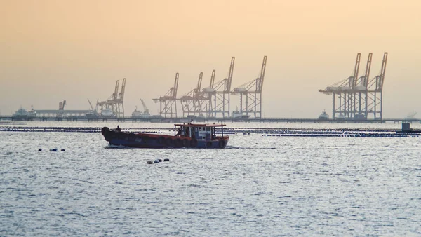 Чонбури Таиланд Nov Пассажирское Судно Море Краном Коммерческом Причале Ноября — стоковое фото