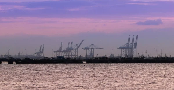 Silhouette Pont Port Commercial Mer Avec Ciel Crépusculaire — Photo