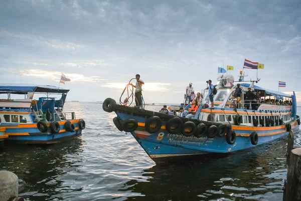 Chonburi Tailândia Julho Barco Balsa Com Passageiros Ilha Chang Está — Fotografia de Stock