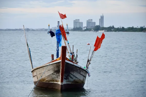 Fishing boat floating in a sea — Stock Photo, Image