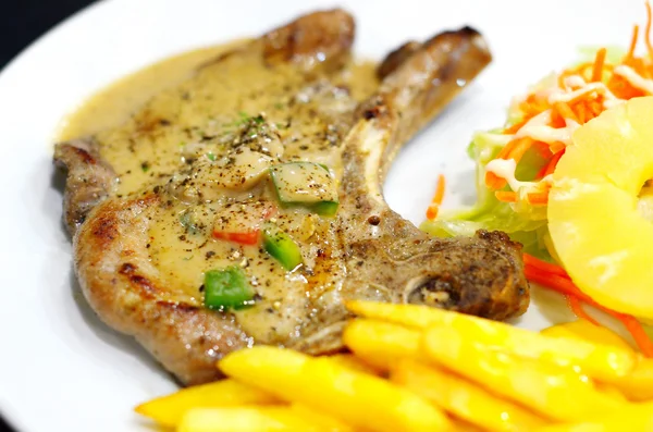 Varkensvlees steak met pepersaus — Stockfoto