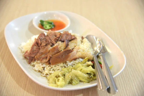 Kaki Babi direbus dengan nasi, masakan Thailand — Stok Foto