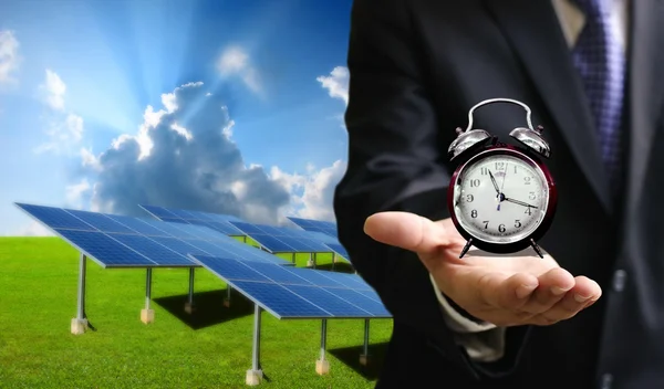 Tiempo para utilizar la energía solar — Foto de Stock