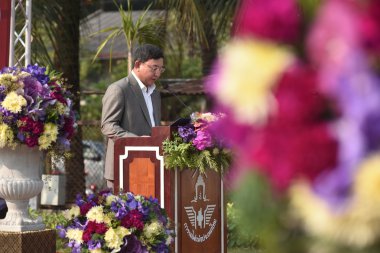 Chonburi - 23 Ocak: Dizel elektrik lokomotif Thailand devlet demiryolu üzerinde 23 Ocak 2015 Sriracha Kavşağı'nda Sriracha, Chonburi, Tayland, Thailand, transfer töreni