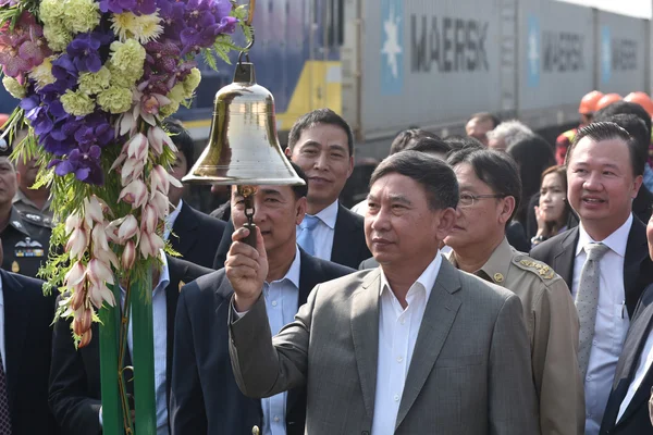 CHONBURI - JANUARY 23 : The transfer ceremony of Diesel-electric locomotive to State Railway of Thailand on 23 January 2015 at Sriracha junction in Sriracha, Chonburi, Thailand — Stock Photo, Image