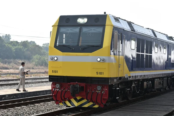 Chonburi - 23. ledna: Přenos slavnostního Diesel elektrická lokomotiva na státní železnice Thajska na 23 ledna 2015 na křižovatce Sriracha v Sriracha, Berlin, Německo — Stock fotografie