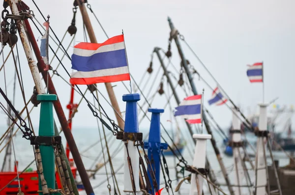 Прапор Таїланду на човен рибалки — стокове фото