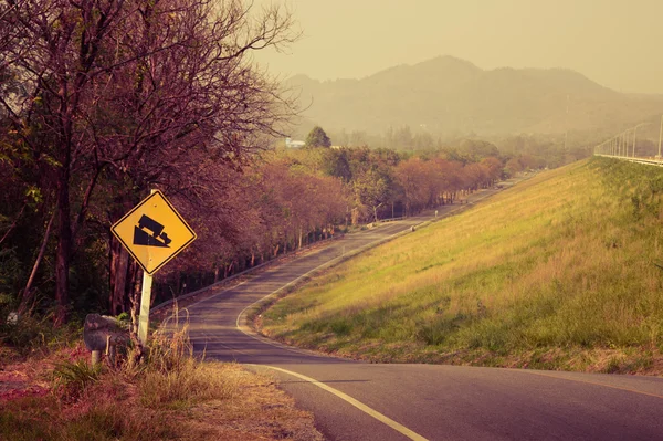 Camino cuesta abajo — Foto de Stock